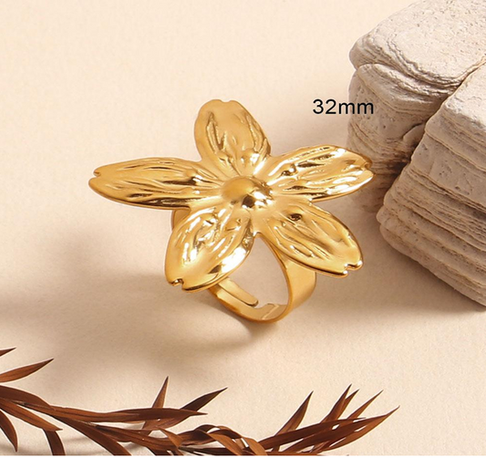 Bague Fleur Dorée – Élégance Florale et Artisanat Montréalaise