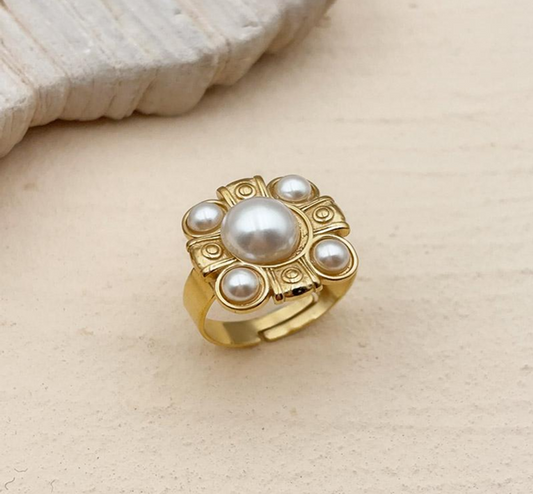 Bague Luxe Impériale en Perles et Dorures – Élégance Intemporelle